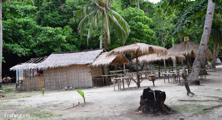 Gazebo Pantai Batu Topeng