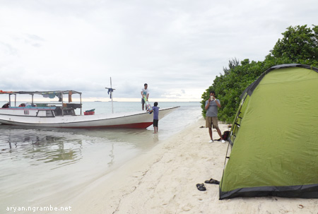 Ngecamp di Pulau Menjangan Kecil