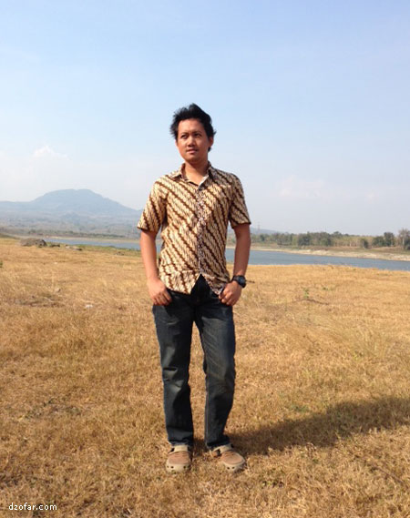 Kalibening Bersama seorang model