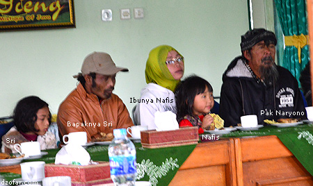 Bapak Naryono, Nafis, Sri