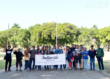 Foto bareng di alun-alun