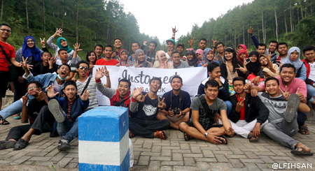Foto bareng di estumulyo