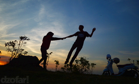 Alfi dan Rara terbang