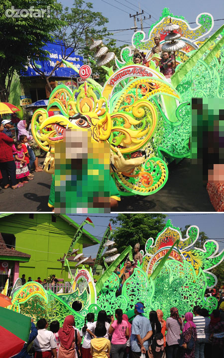 Karnaval dengan mobil naga