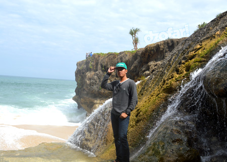 Pantai Banyu Tibo Pacitan