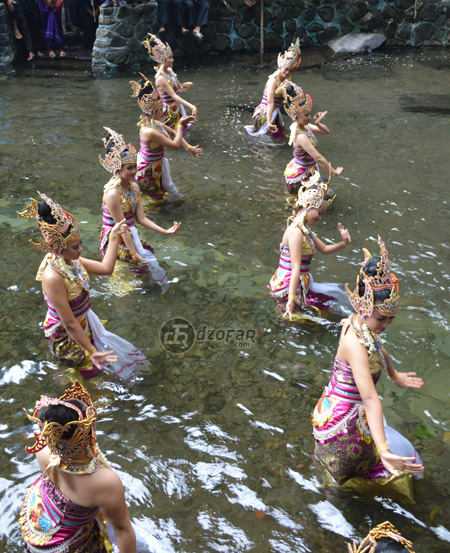 penari nyemplung ke sedudo