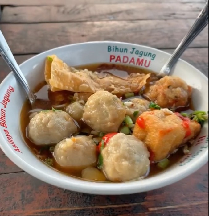 Bakso sebelah Lawu Plaza