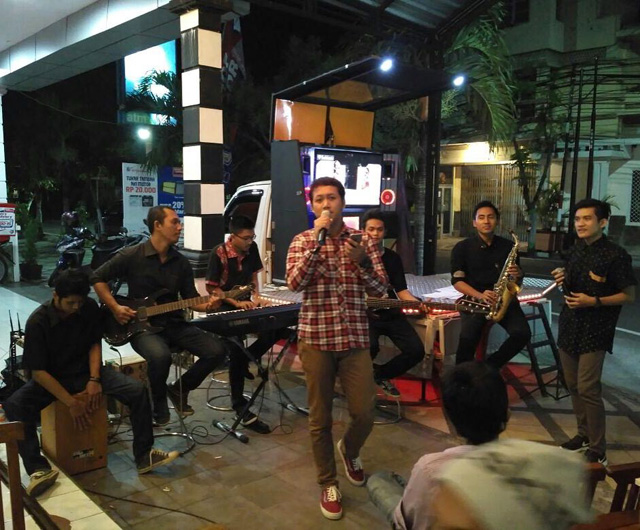 aku nyanyi di epic cafe