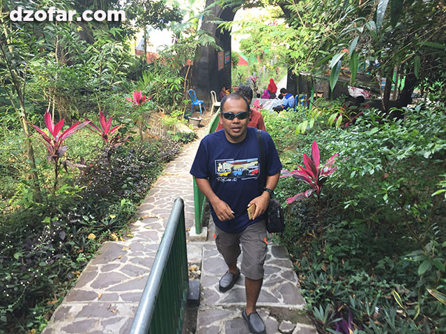 Perjalanan menuju Goa Margo Tresno